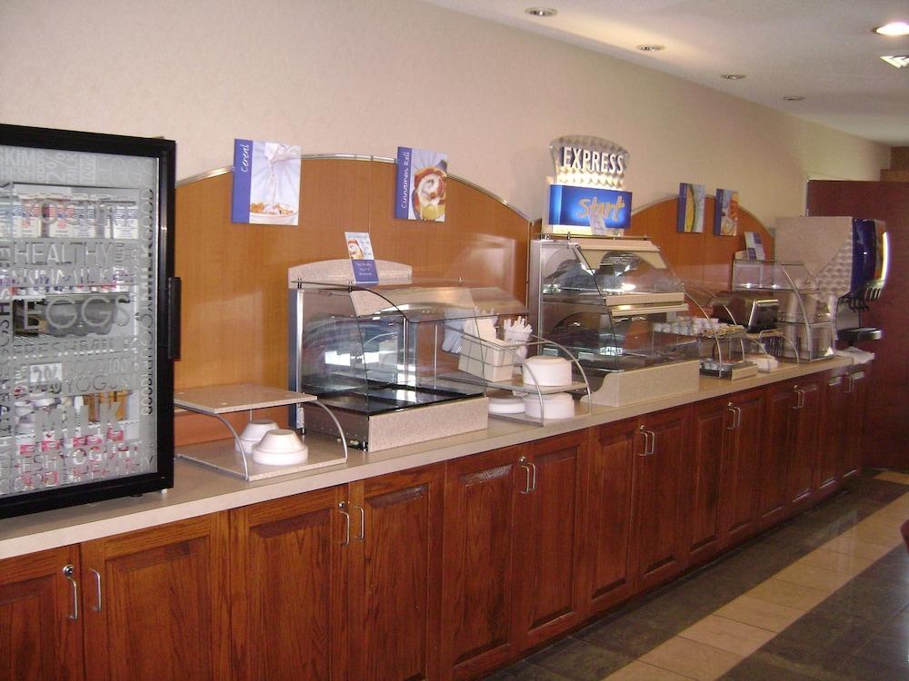 Holiday Inn Express Wilson I-95 By Ihg Exterior photo